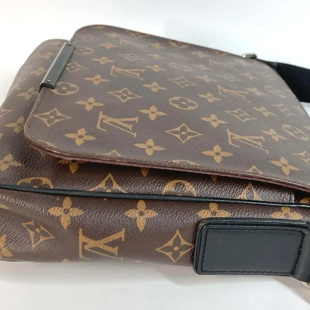 LOUIS VUITTON Black Monogram Canvas Messenger Shoulder Bag - Picture 3 of 16